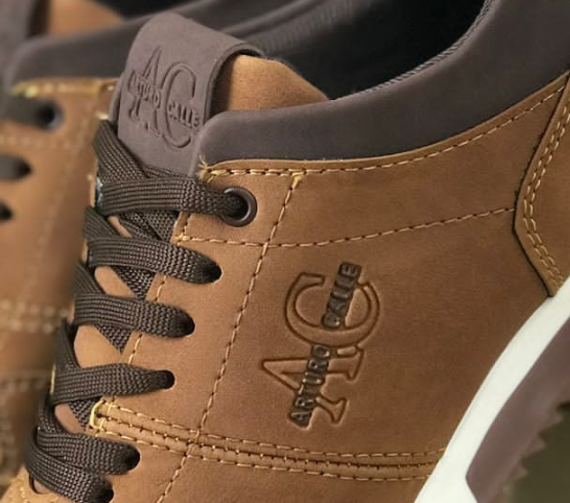 Calzado  deportivo Masculino de Cuero industrial. Confortable suela expanso liviana. resistentes cordones planos. el sello de marca grabado, garantiza calidad.
