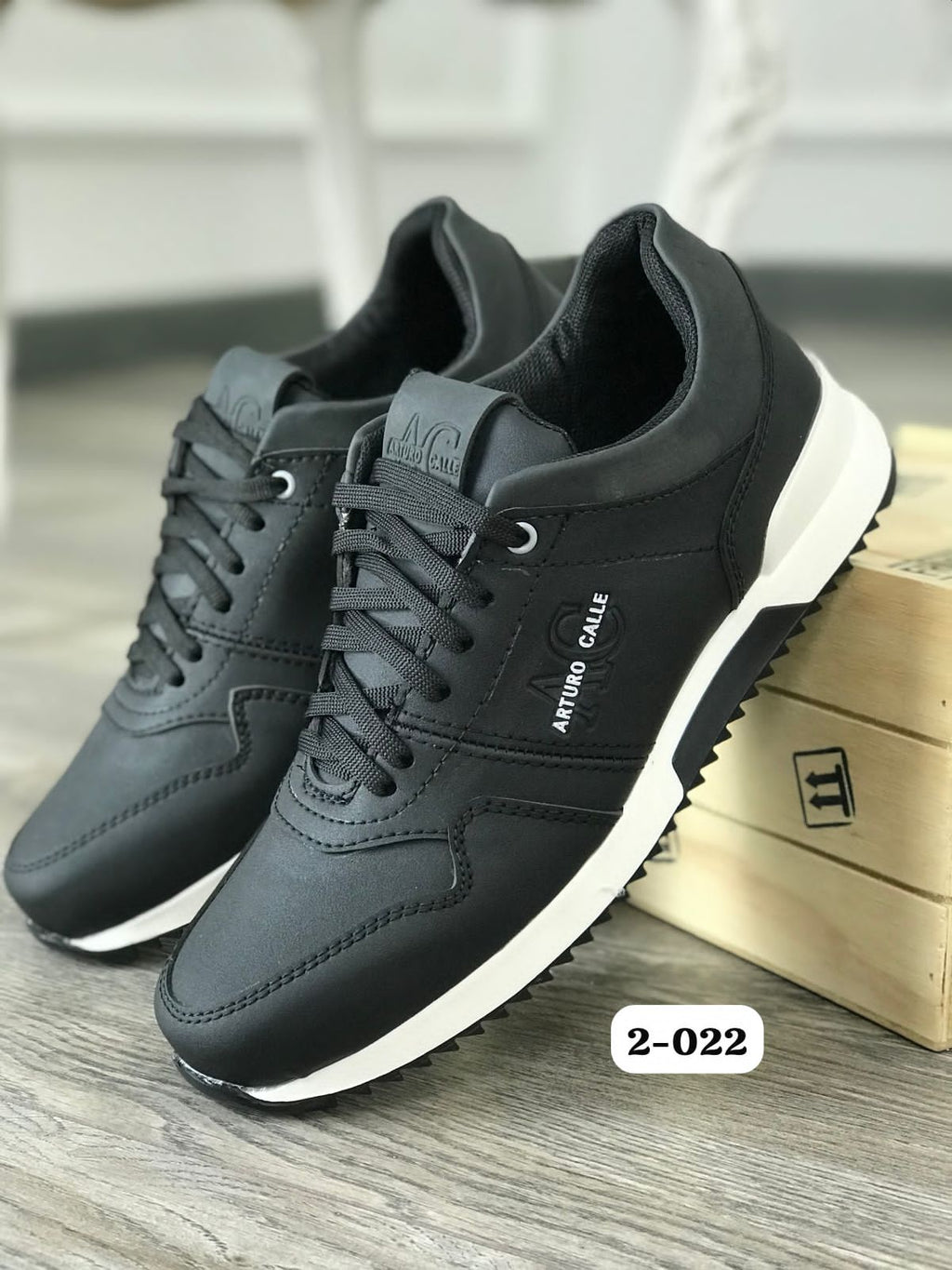 Calzado  deportivo Masculino de Cuero industrial. Confortable suela expanso liviana. resistentes cordones planos. el sello de marca grabado, garantiza calidad.