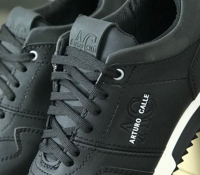 Calzado  deportivo Masculino de Cuero industrial. Confortable suela expanso liviana. resistentes cordones planos. el sello de marca grabado, garantiza calidad.